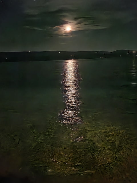 Měsíc