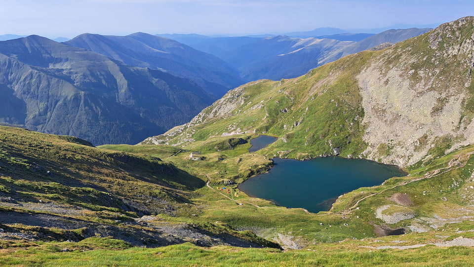 Ticho, klid, ptáci a někde v dole zvonící stádo ovcí