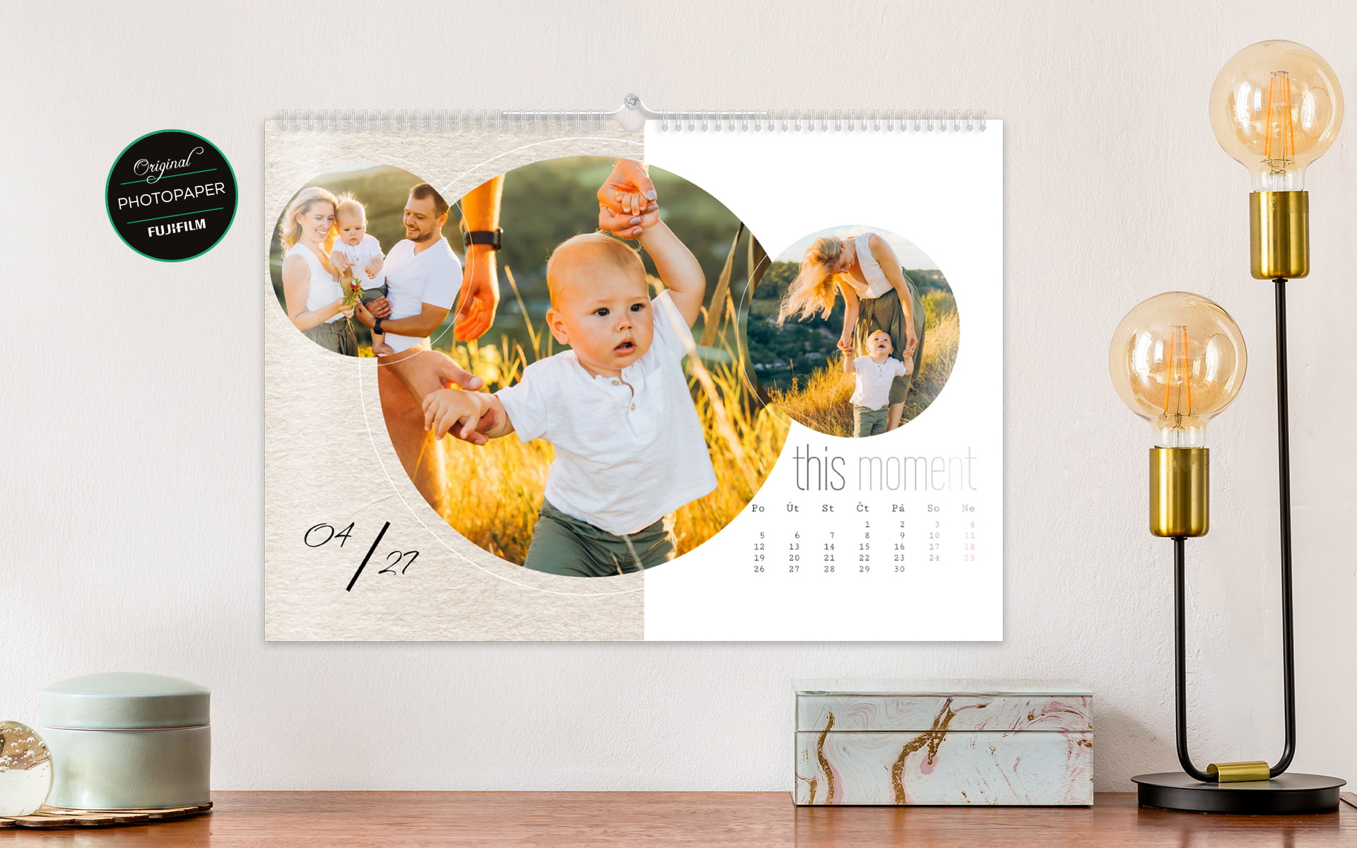 deLUXE Nástěnný fotokalendář A4 na šířku od HappyFoto deLUXE Nástěnný fotokalendář A4 na šířku od HappyFoto