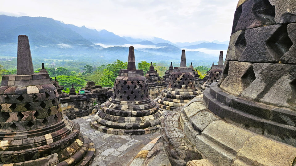 Výhled z Borobuduru